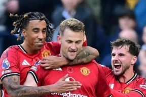 九游官网关于赛地聚焦：德甲赛后热度飙升；曼联止住颓势；媒体盛赞；身体对抗强度拉满的信息